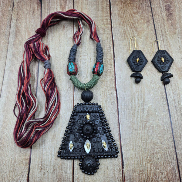 Handmade Terracotta Stylish Shape Necklace set with Earrings. - Image 4